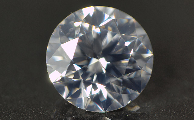蛍光天然カラーダイヤモンド ルース ♡Heart shape 0.573ct