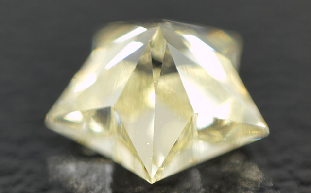 スター型(星型) 天然イエローダイヤモンド ルース(裸石) 0.391ct, VVS ...