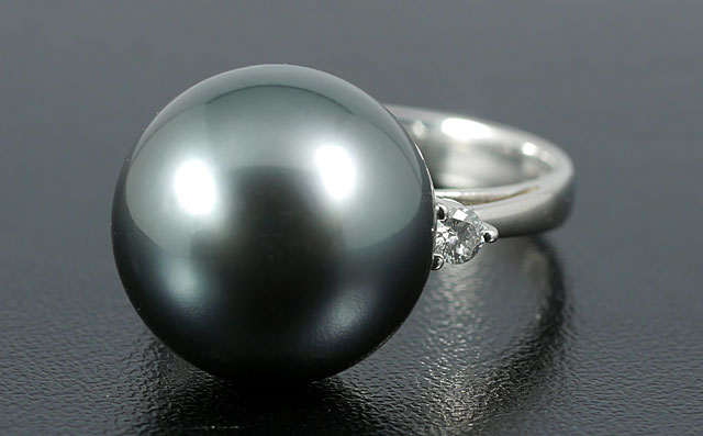 黒蝶真珠 14mmアップ リング(指輪) プラチナ900 ダイヤモンド : 0.13ct 