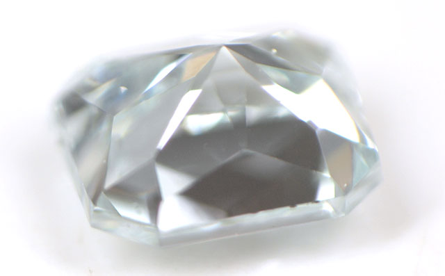 天然ブルーダイヤモンド ルース(裸石) 0.056ct, Fancy Light Greenish Blue ( ファンシー・ライト・グリーニッシュ・ ブルー ), VS1, ラディアントカット 【 中央宝石研究所 】 【 送料無料 】